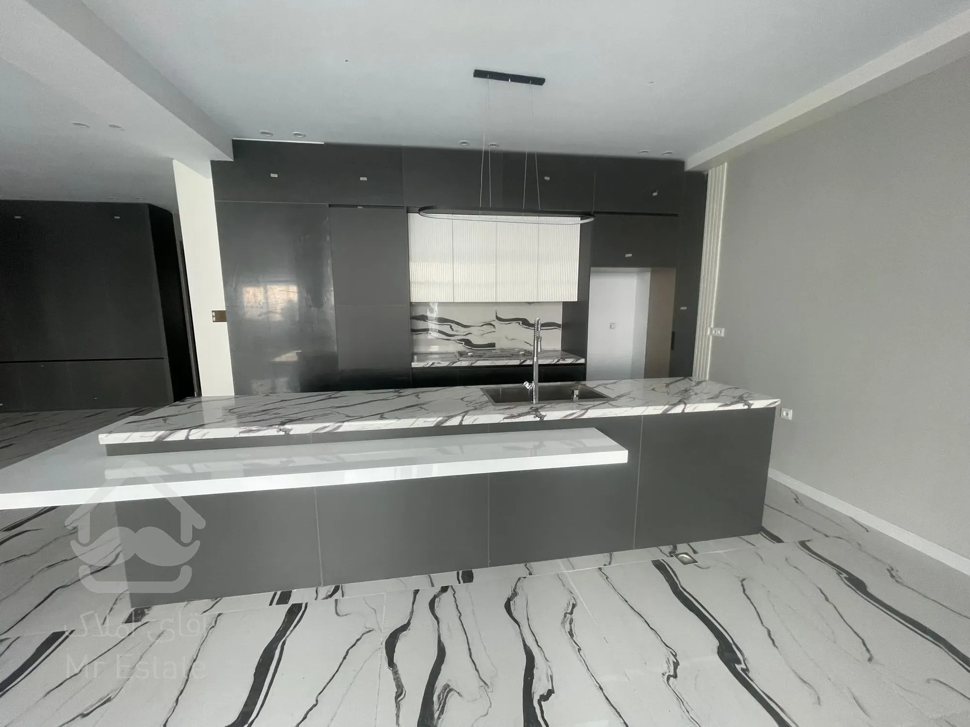 فروش اپارتمان 215 متری زعفرانیه