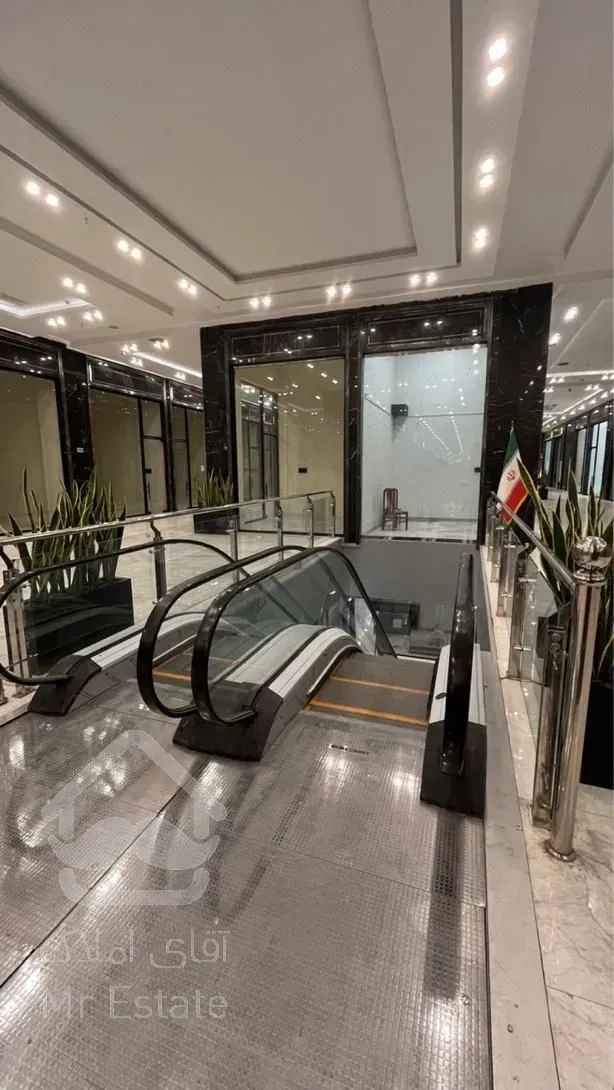 مرکز خریدی متفاوت با طراحی مدرن / 67 متر