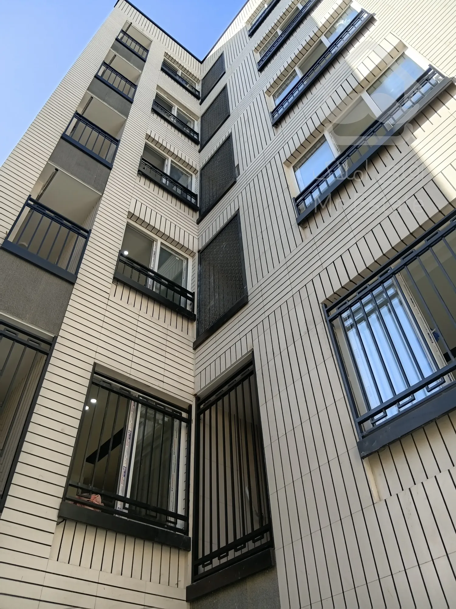 اجاره دفترکار ۹۰ متر تاپ لوکیشن بازار یراق میدان حسن آباد تهران