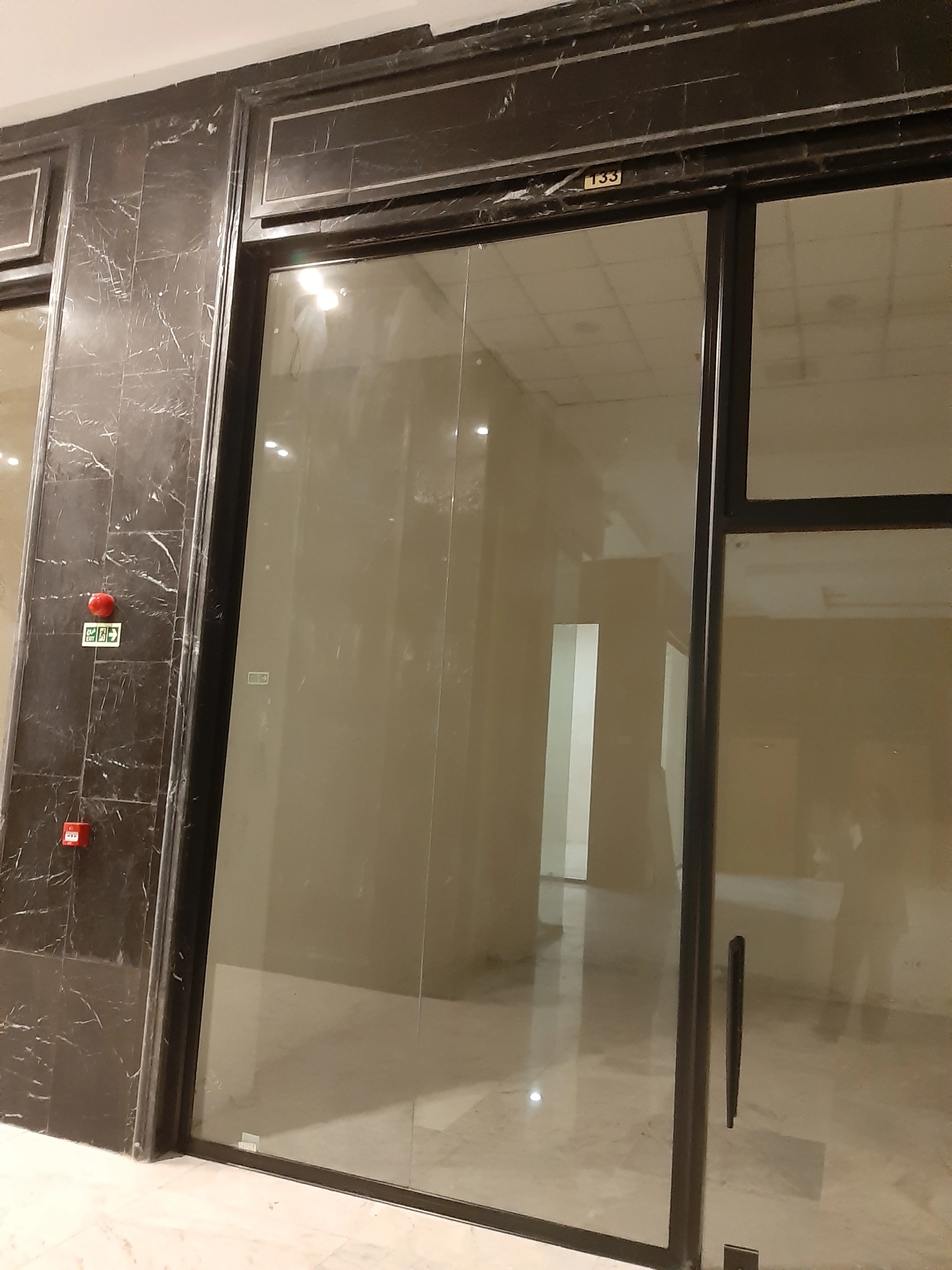 فروش از دم قسطی تجاری 23 متری در کنار رونیکاپالاس هروی