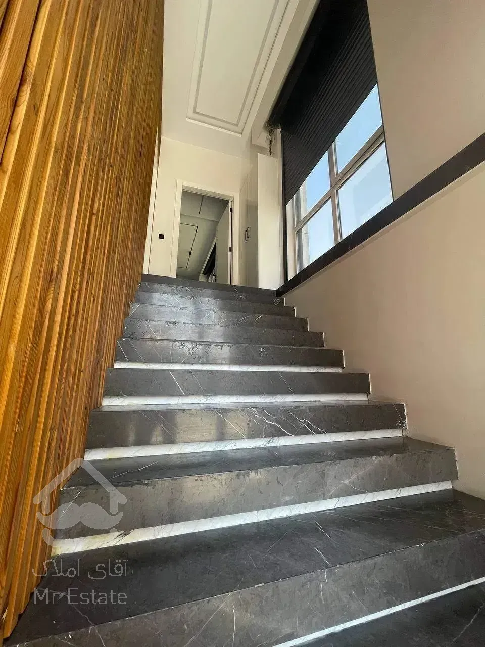 فروش ویلای تریبلکس با معماری مدرن و استخر