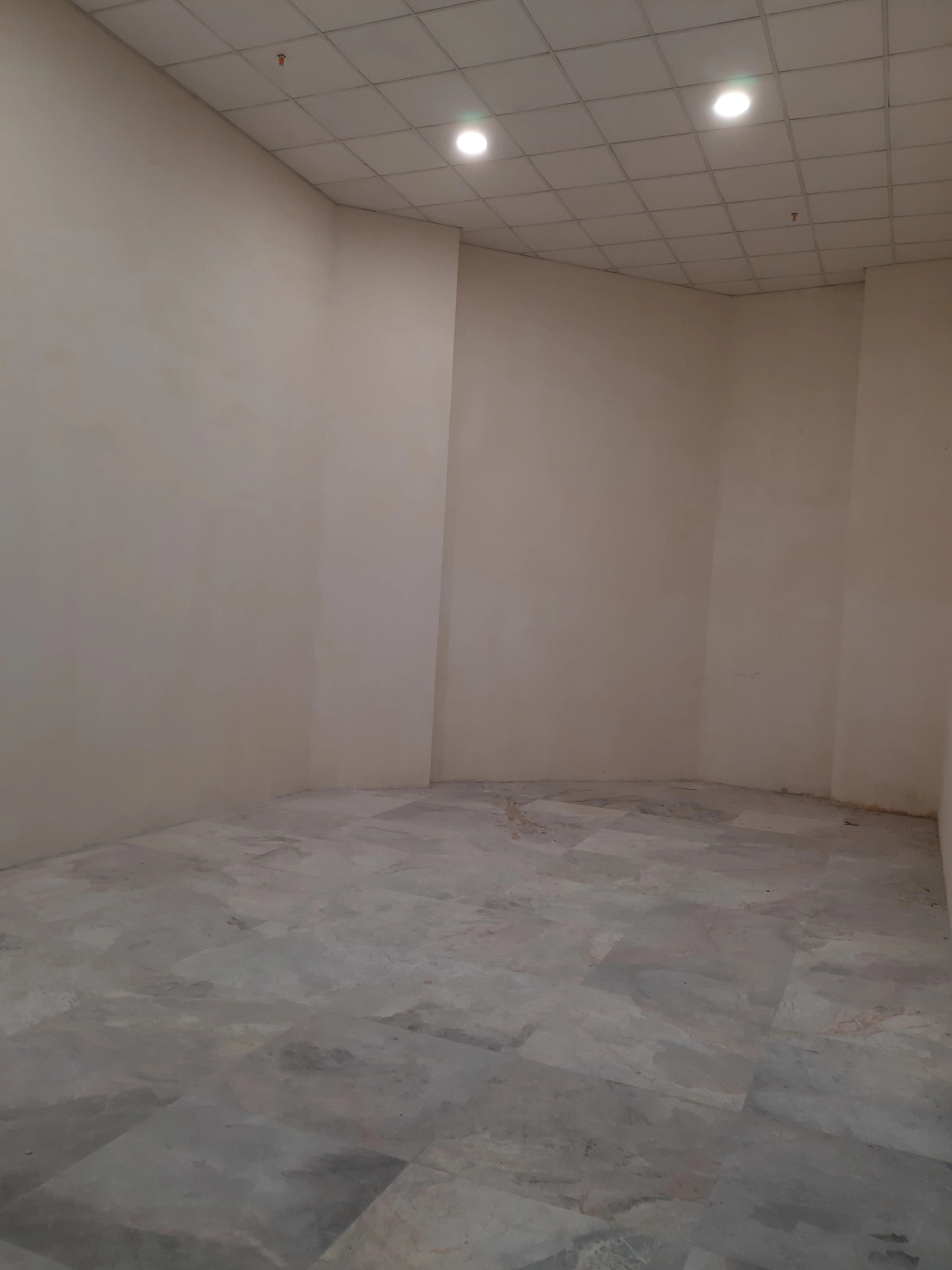 فروش مغازه 40 متری در رونیکا مال پاسداران