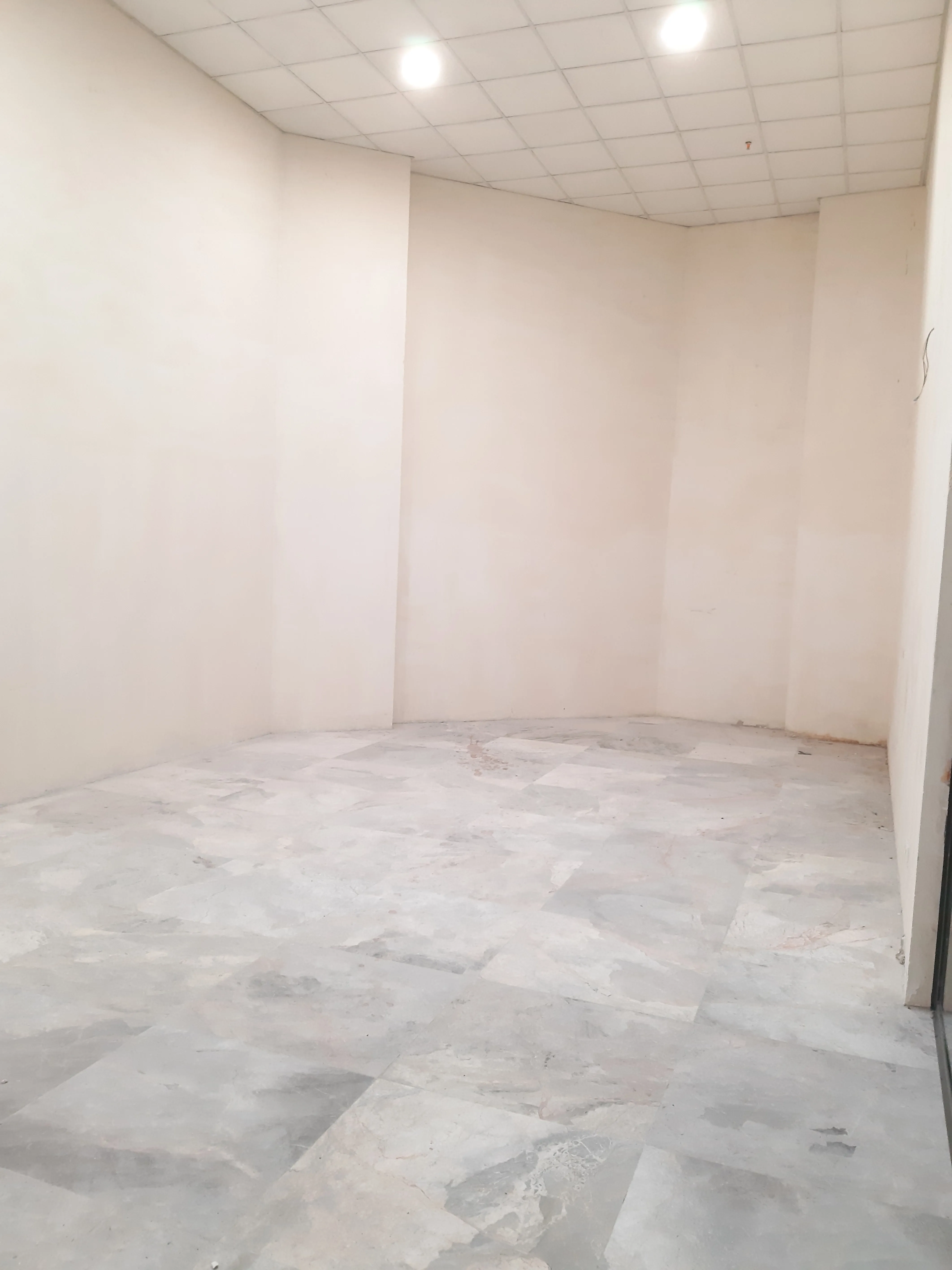 اجاره مغاره در رونیکا مال پاسداران با 3 ماه تنفس