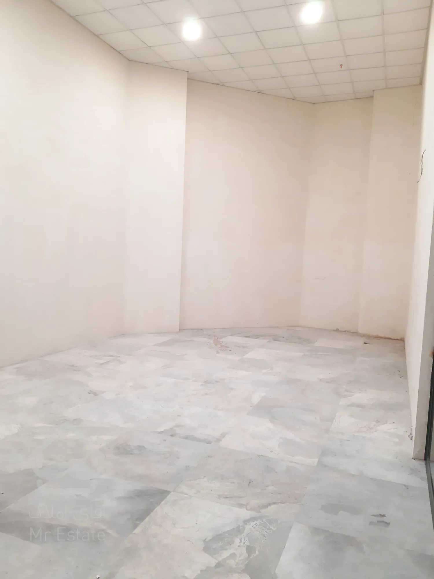 فروش مغازه 19 متر در رونیکا مال هروی جنب مترو حسین آباد