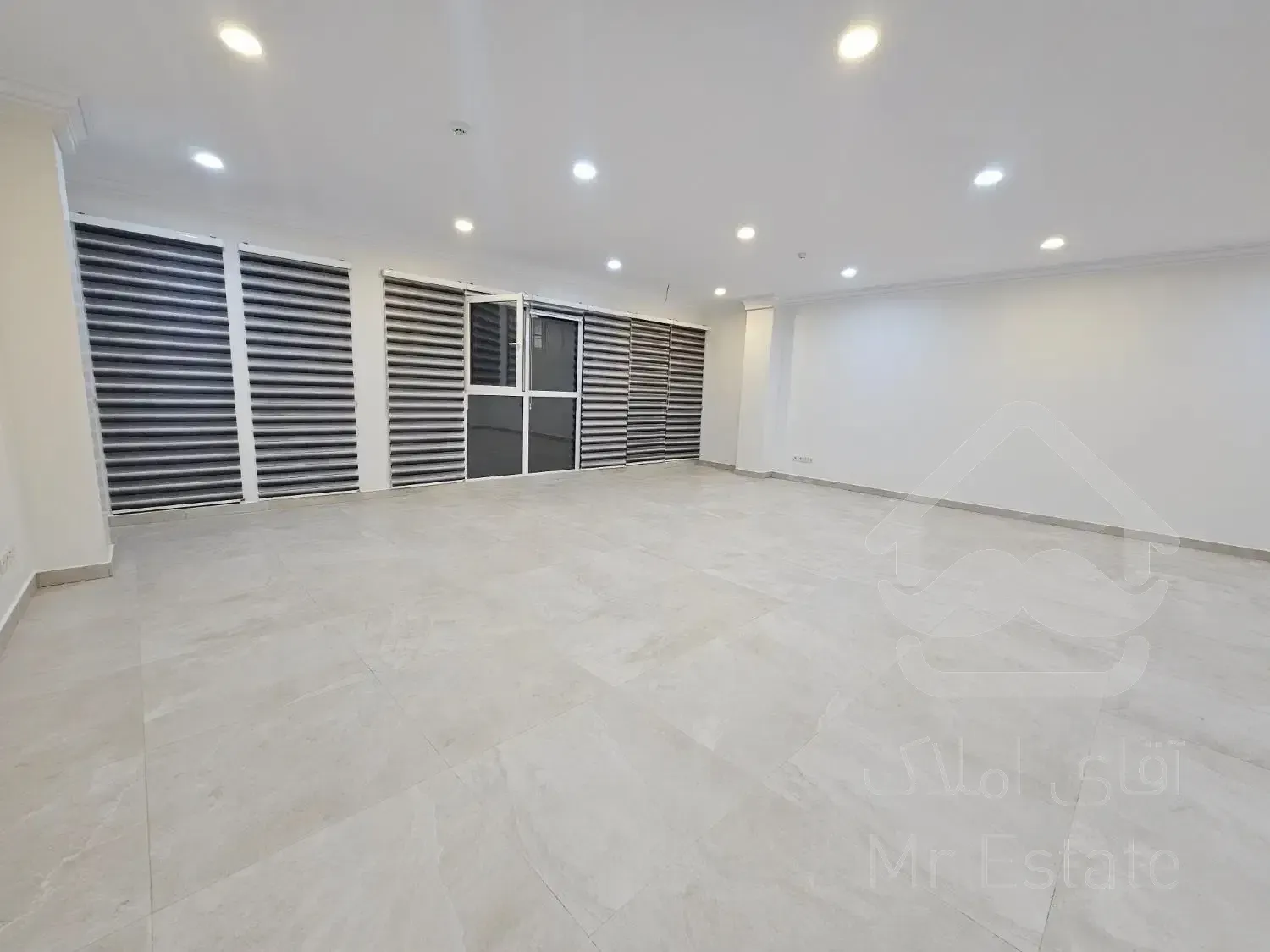 300متر سعادت آباد*سند اداری*۳نبش*براصلی*فلت