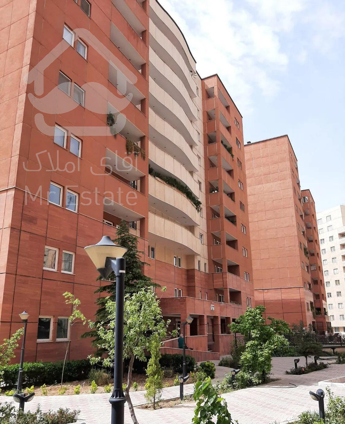 آپارتمان۱۲۰متری یاس/۲خواب/عمارت