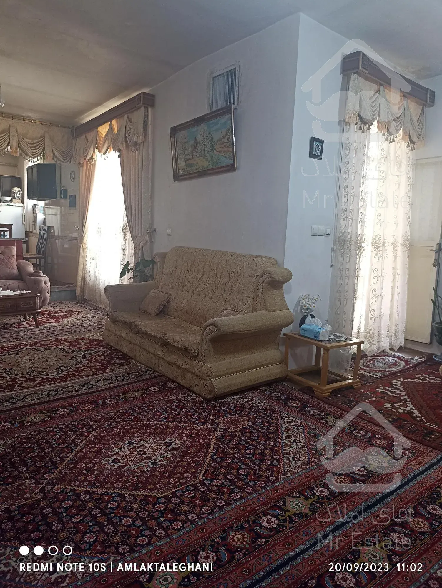 حیاط مسکونی ۲۰۰ متری در ۲۴ متری