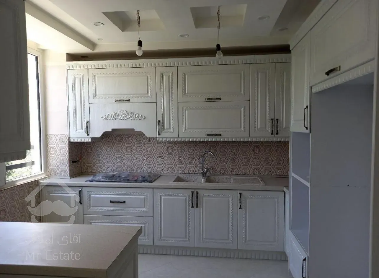 فروش ۳طبقه بنا در ۲۰۰ متر زمین / راه آهن / دهکده المپیک