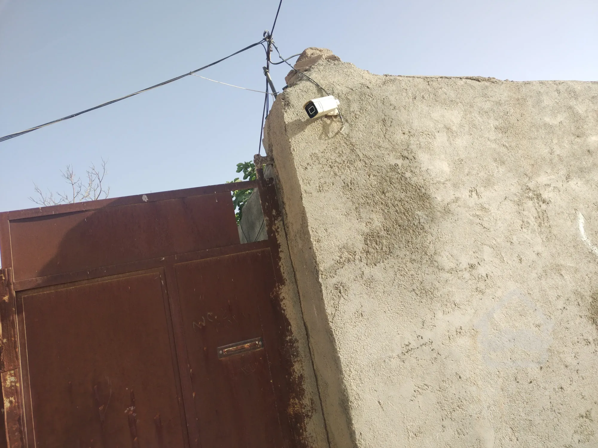 فروش دام داری باغ و ویلا 150متر زیر بنا و50متر سرایداری 80متر خانه ی نشیمن