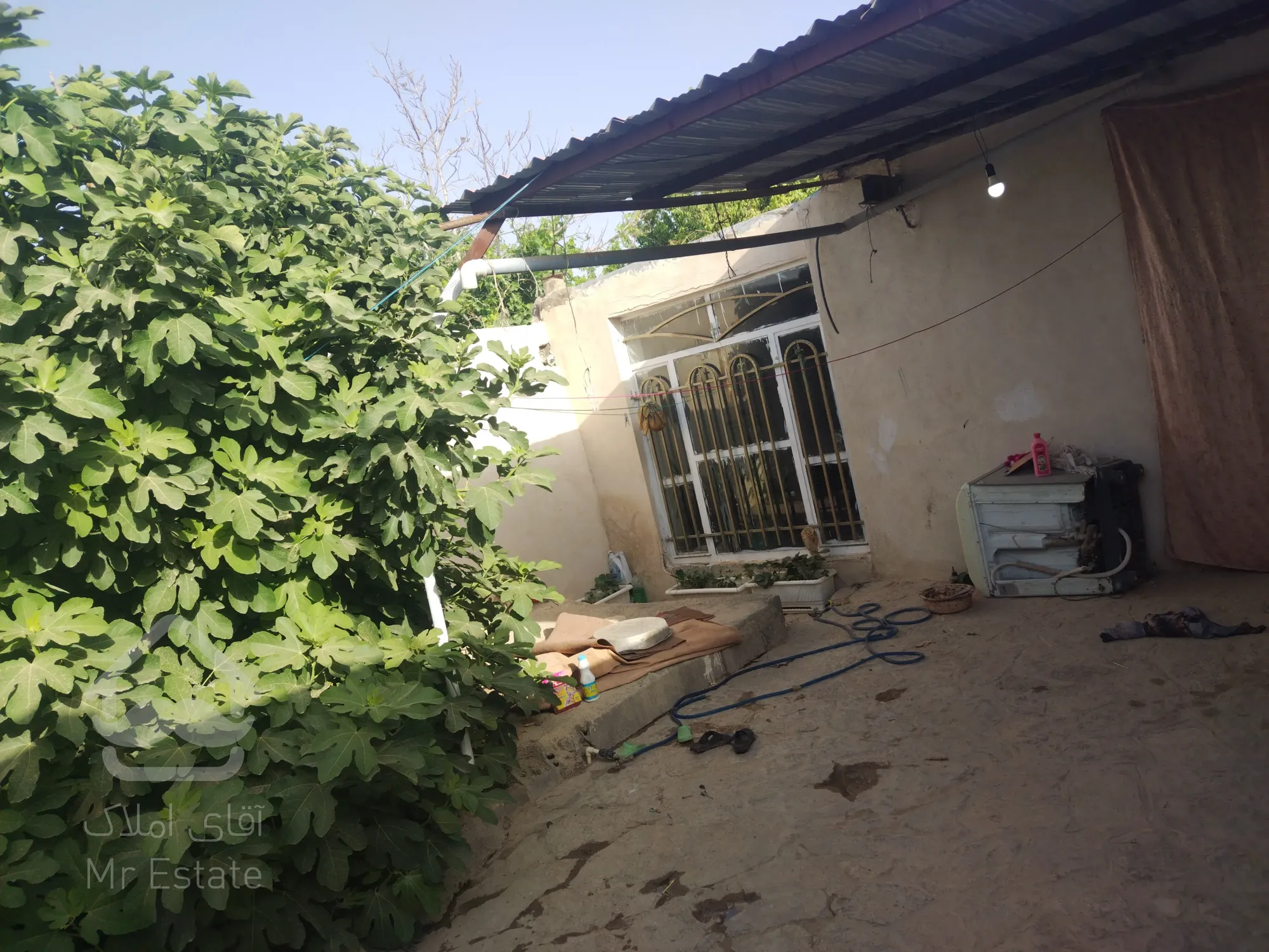 فروش دام داری باغ و ویلا 150متر زیر بنا و50متر سرایداری 80متر خانه ی نشیمن