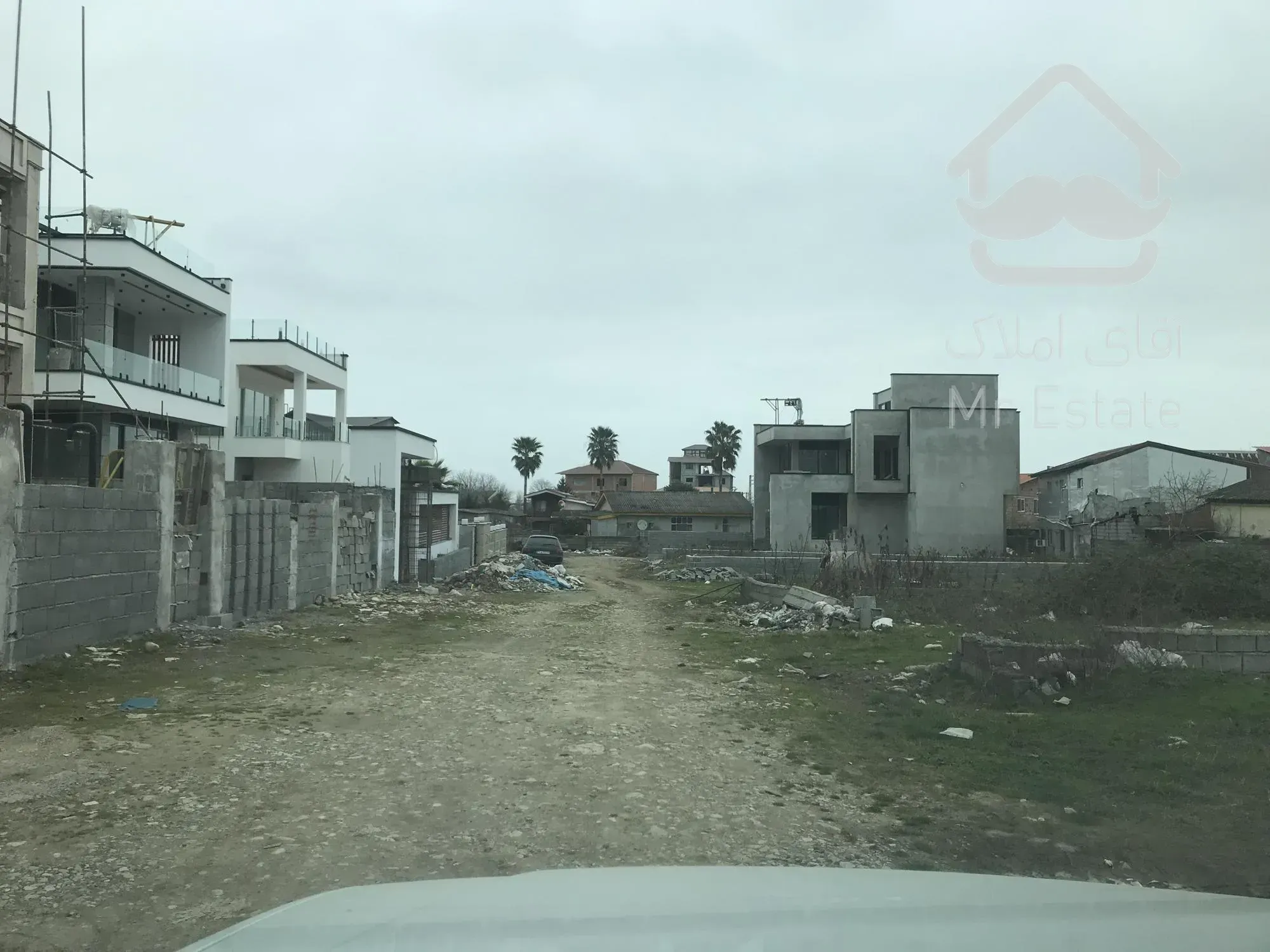 ۳۲۰ متر زمین داخل بافت، رویان