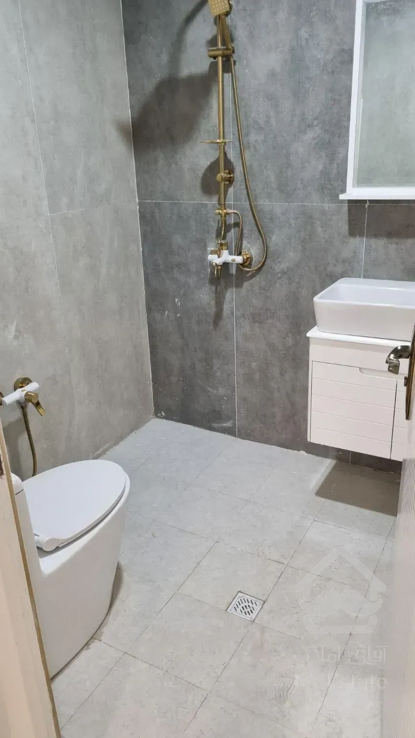 فروش آپارتمان 125 متری صفر فول امکانات واقع در بلوار فرشچیان محله فارغ التصیلان