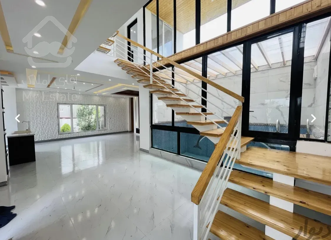 ویلا تریبلکس مدرن نزدیک دریا و جنگل