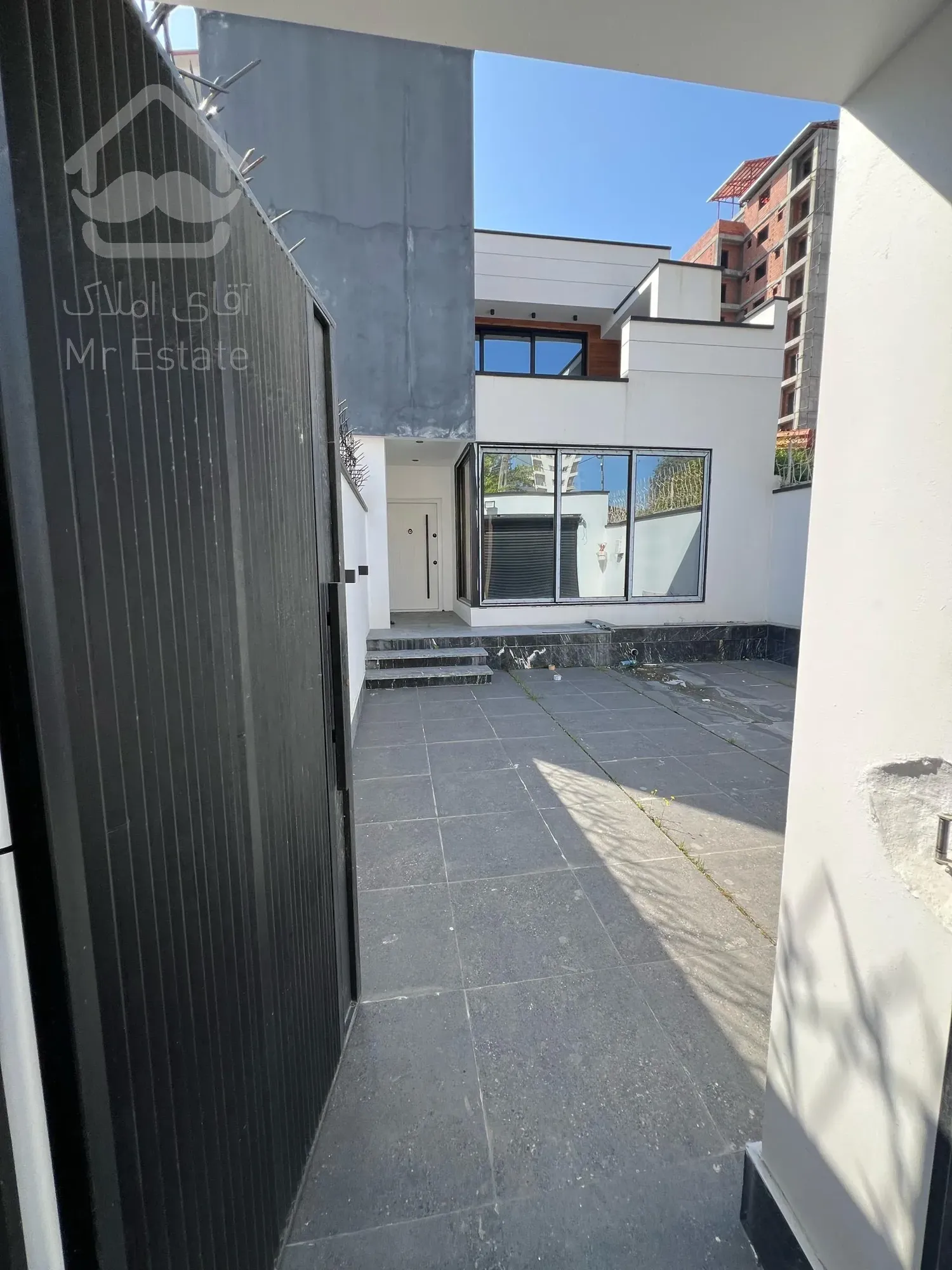 متراژ زمین ۱۷۰ متر