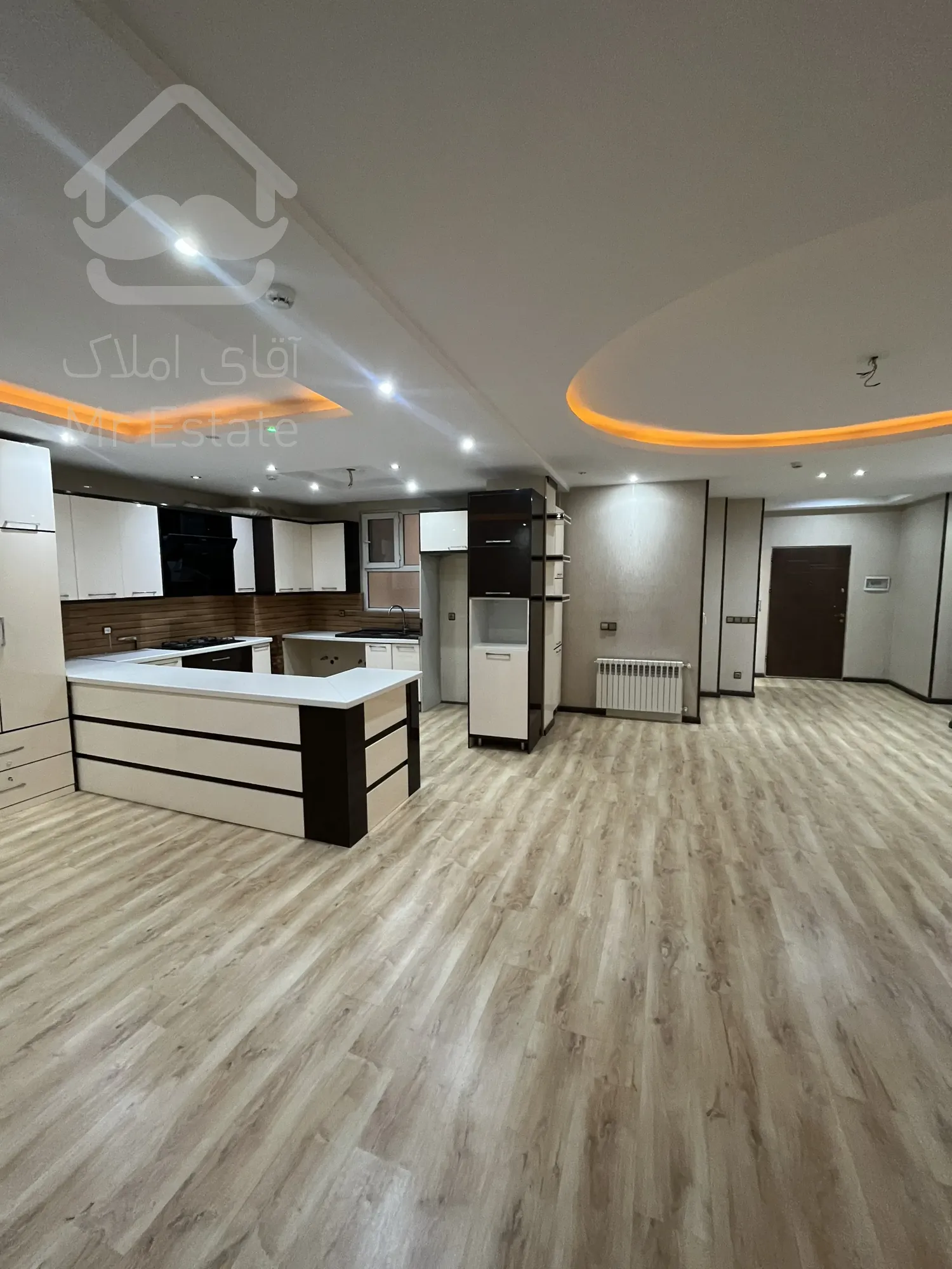 اجاره آپارتمان در برج با دو پارکینگ سندی