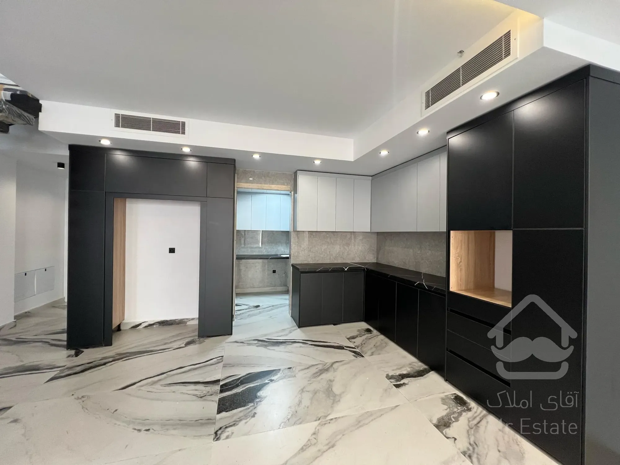 متراژ زمین ۱۷۰ متر