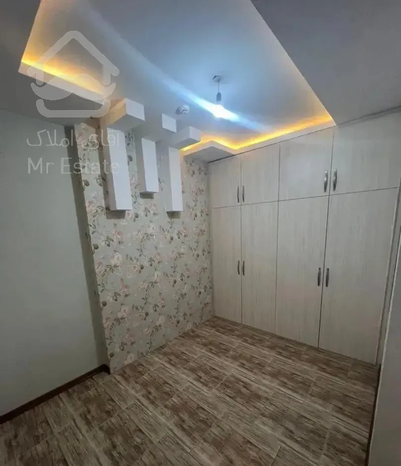 ۸۹ متر با حیاط  اختصاصی نورگیراوایل اقبال