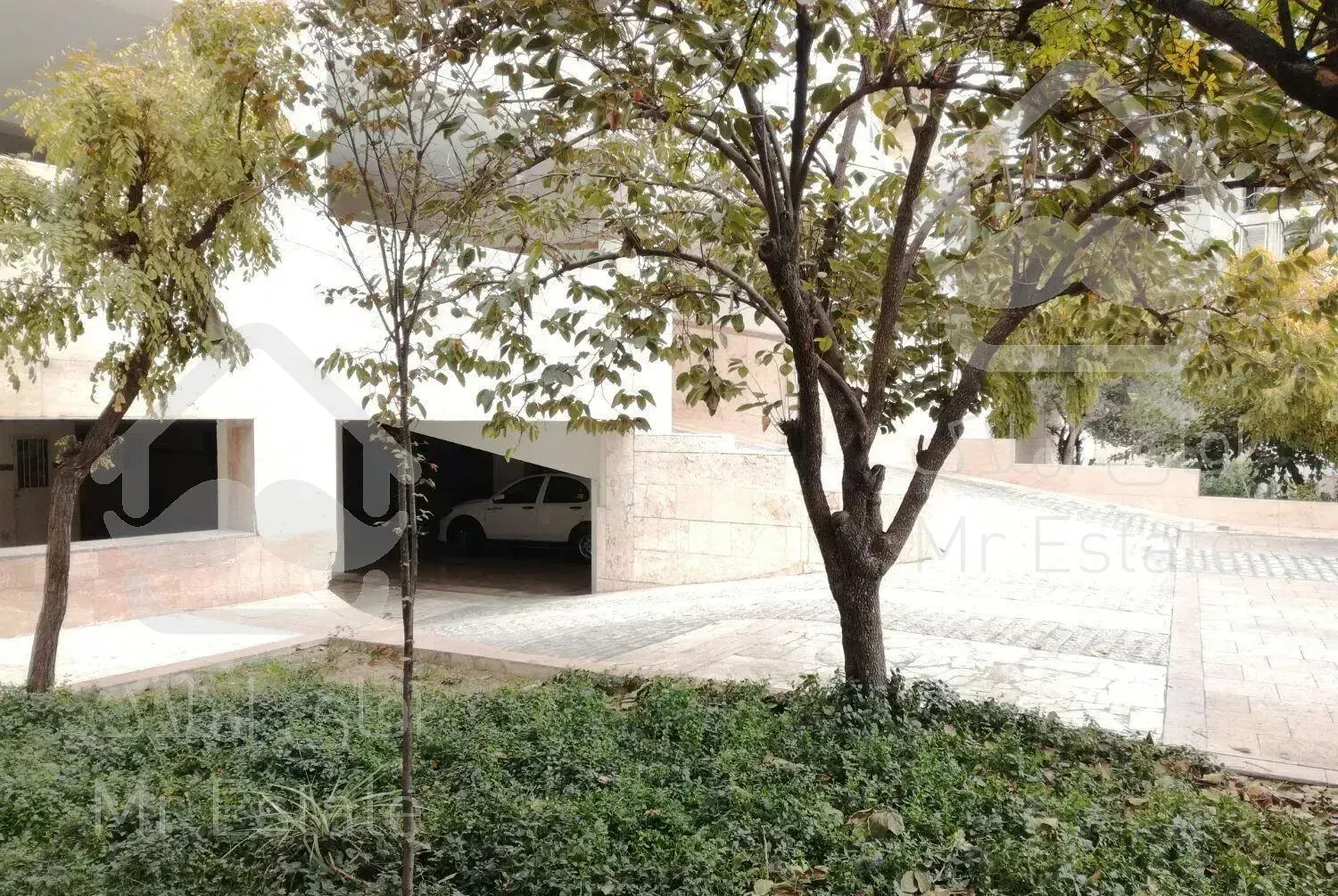 فروش ۹۰ متر آپارتمان ویو رو به شیان