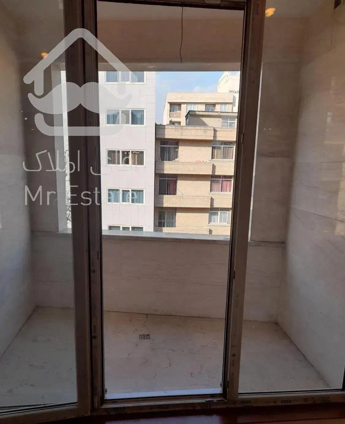 اپارتمان مسکونی.فول.۱۲۱متر.۲ پارکینگ.نزدیک مترو