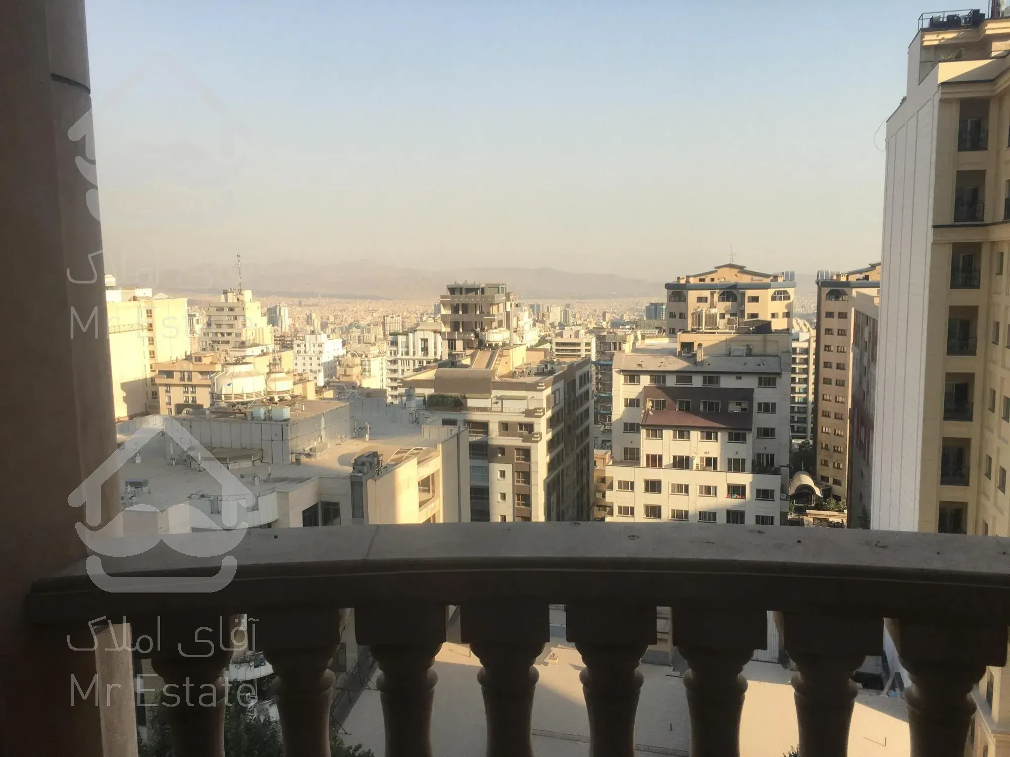 ۲۴۰ متر زعفرانیه بر فراز ابرها طبقه۱۲