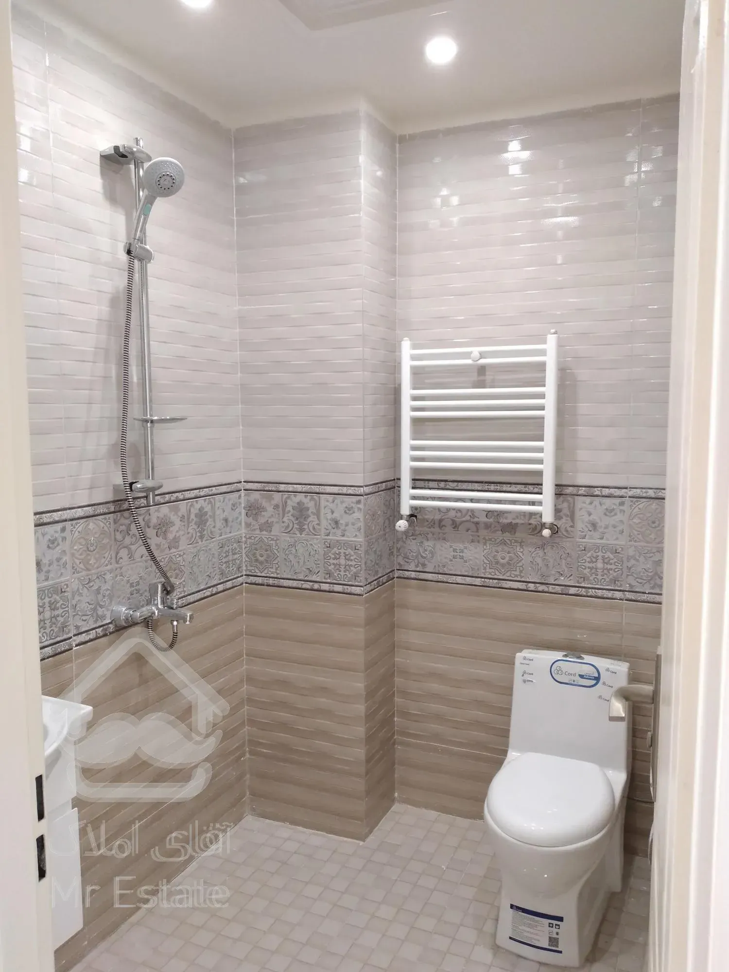 اپارتمان تک واحدی ۱۸۵متری در بلوارفردوس شرق