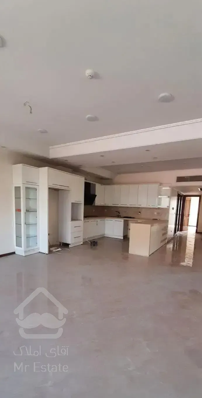 قیطریه پارک/210 متر/۳خ/تک واحدی /۲ پارکینگ