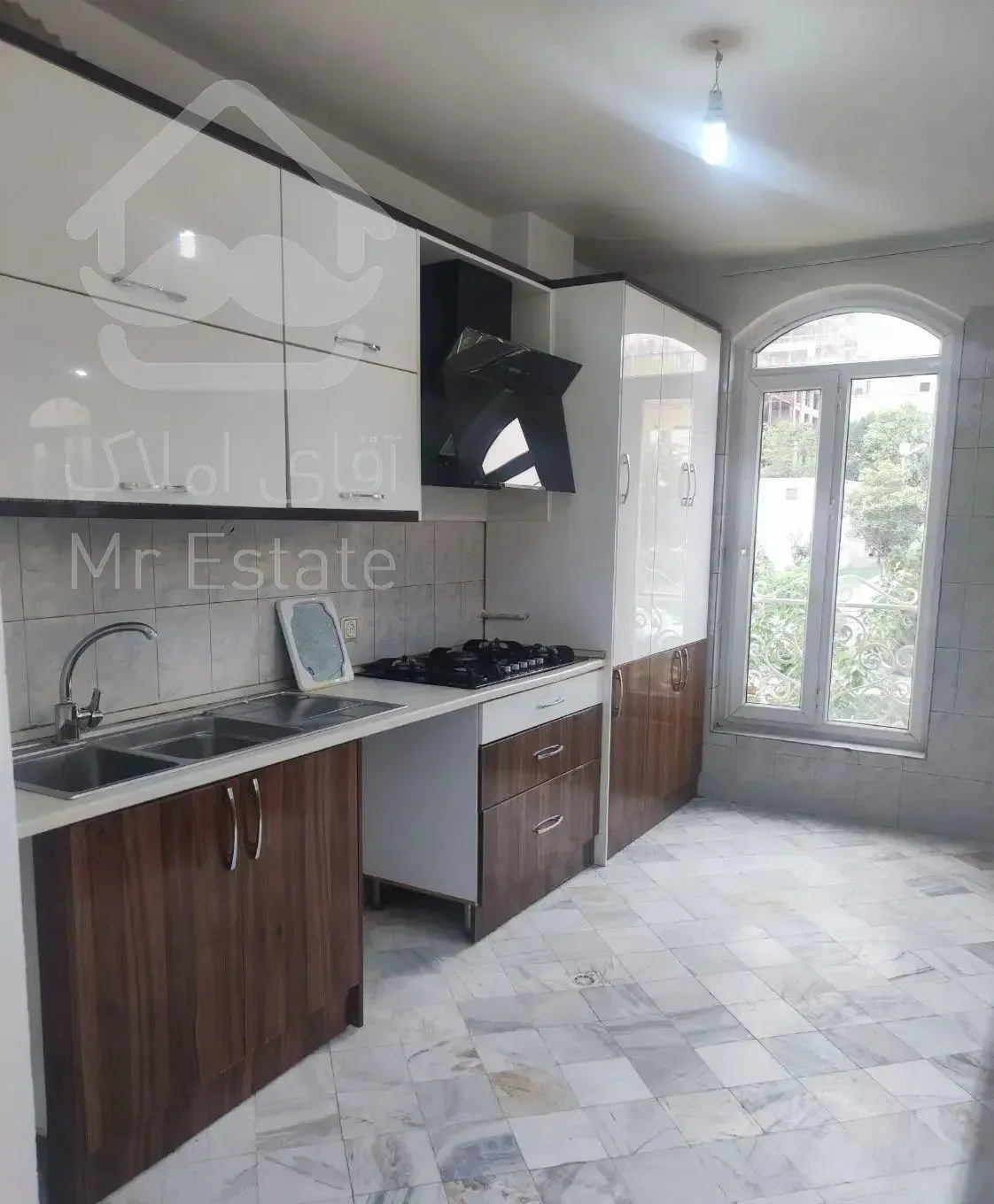 اجاره خانه ۱۳۰ متری / ۸ واحدی ها / خیابان درخشان