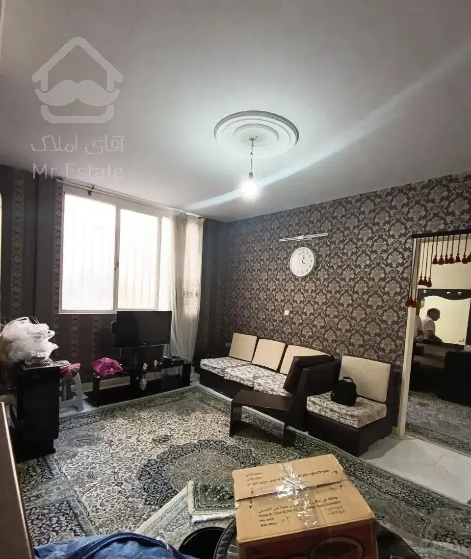 ۴۵ متری میدان بروجردی طبقه اول