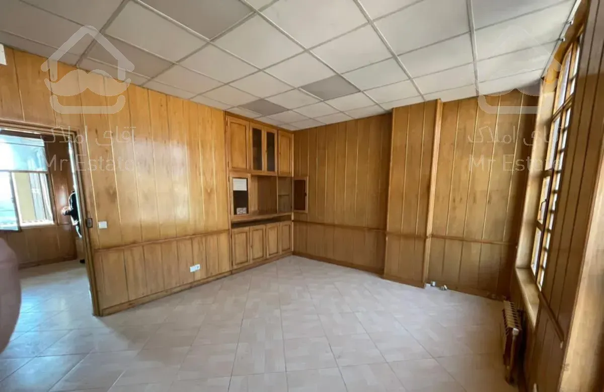 دفتر کار در میدان کاج