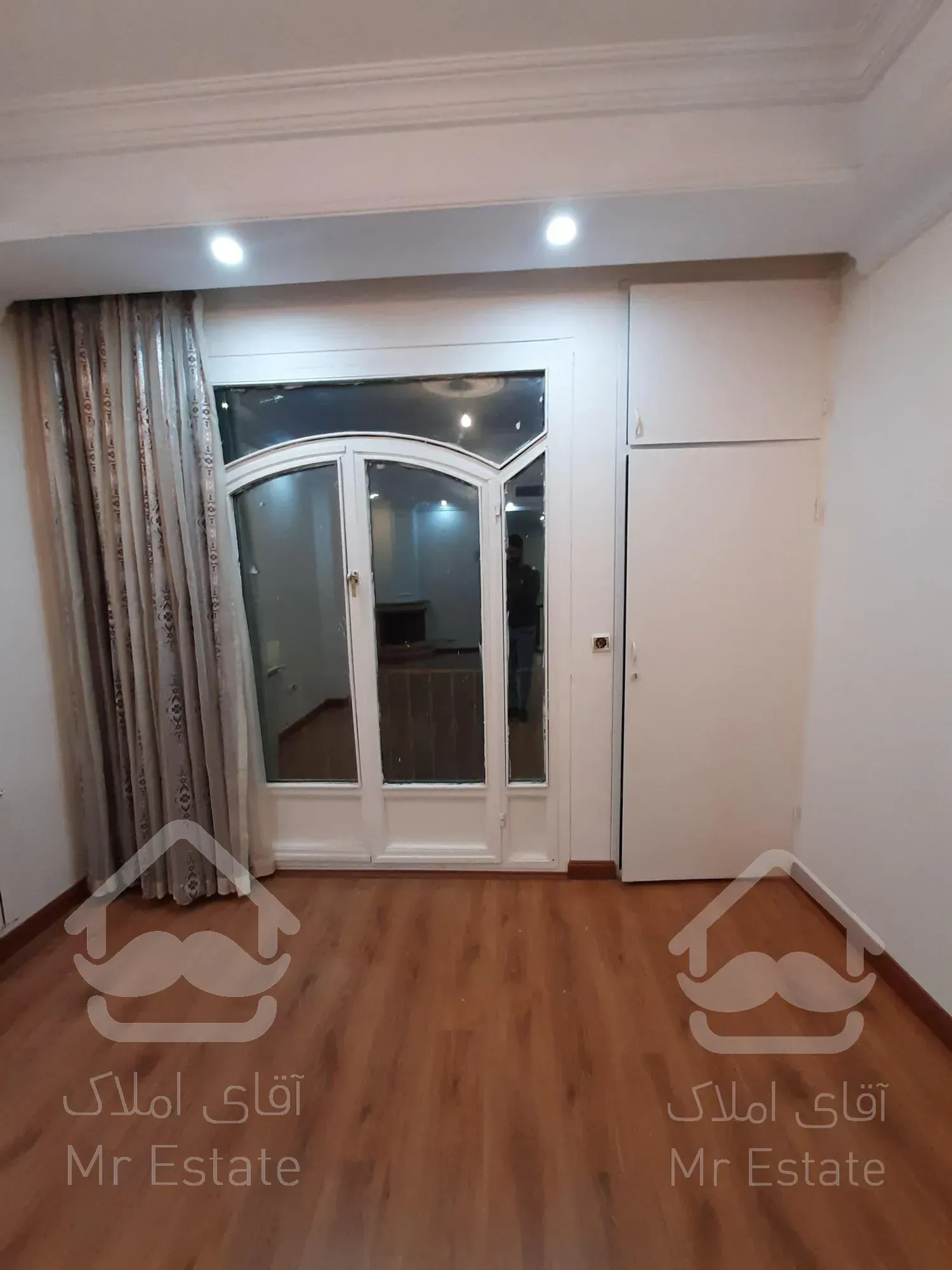 فروش ۵۹متری تراورتن سالن پرده خور