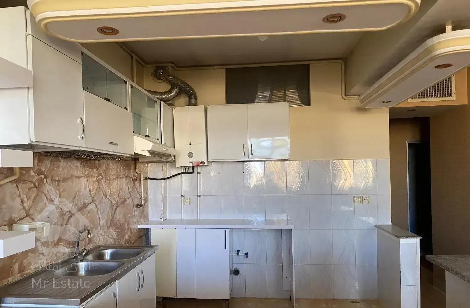 آپارتمان ۶۵متری طبقه سوم تمیز و حاشیه