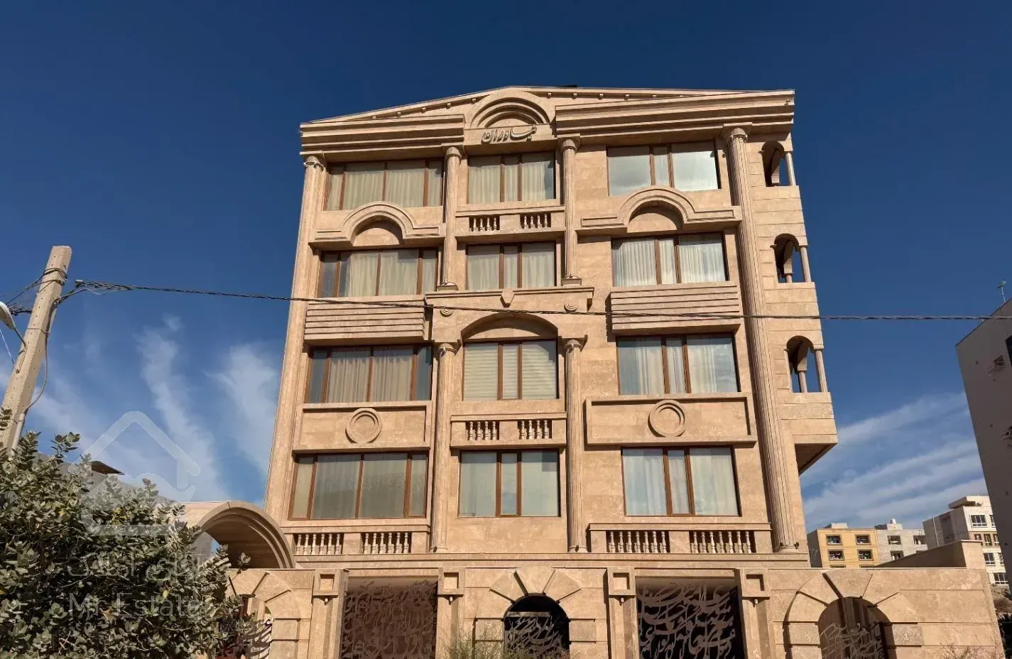 واحد 78 متری خاص در ساختمان برند منطقه