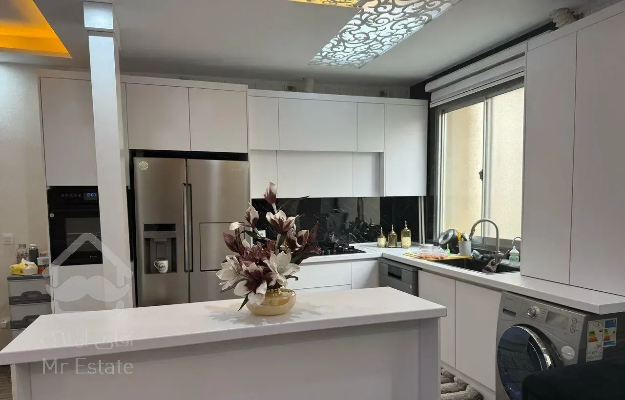 فروش آپارتمان ۸۵ متری ۲ خوابه طبقه ۲ در صادقیه