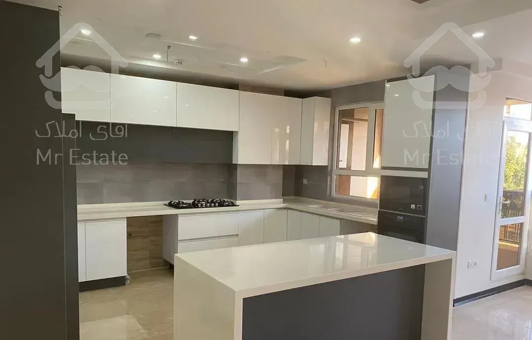 122متر/نوساز/نفت/2پارکینگ سندی/روبه آفتاب