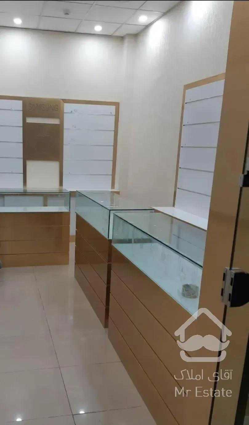 ۱۶ متر مغازه واقع در مجتمع تجاری طوبی