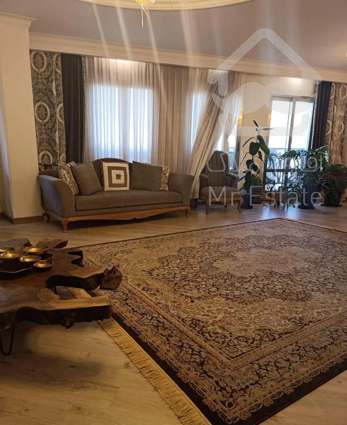 آپارتمان ۲۴۵متری در فرمانیه شرقی