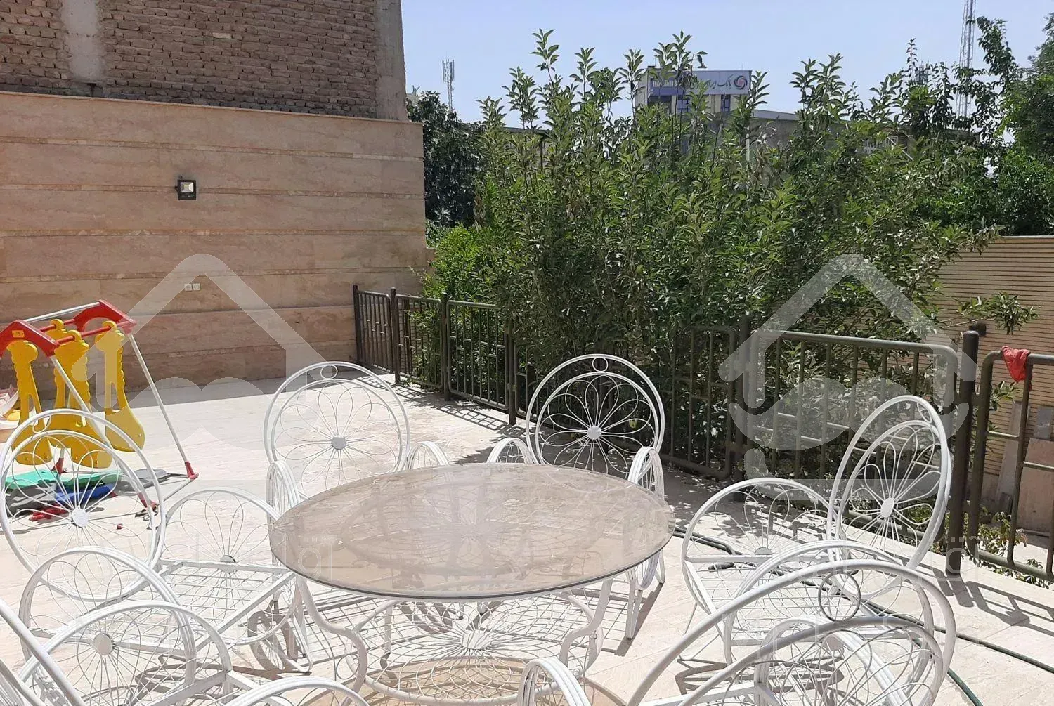 منزل ویلایی ۲۴۰متر پنج راه ۲۴اذر