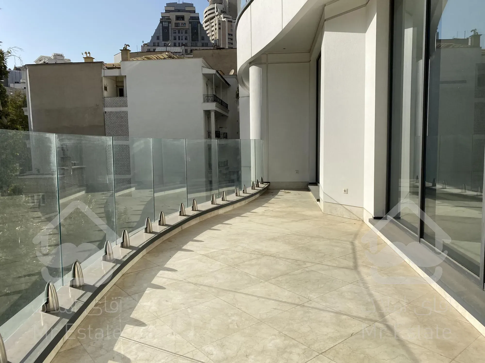 ⭐️۶۵۵ متر با ویوی ۳۶۰ درجه در برج باغ مارکدار⭐️