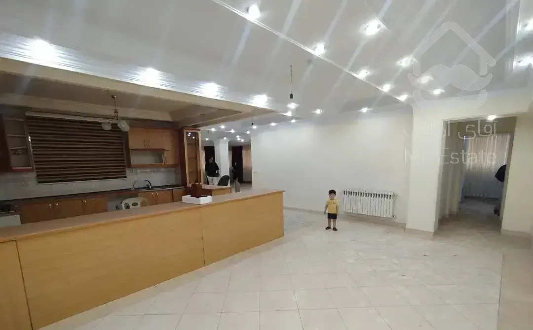 کریمخان ۲۰۰متری ۳خواب فول امکانات