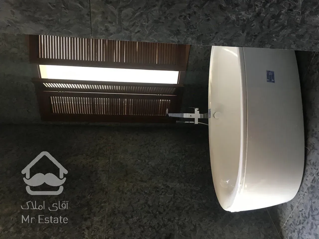 نیاوران، ۴۳۰ متر لوکس ترین سازه شمیران