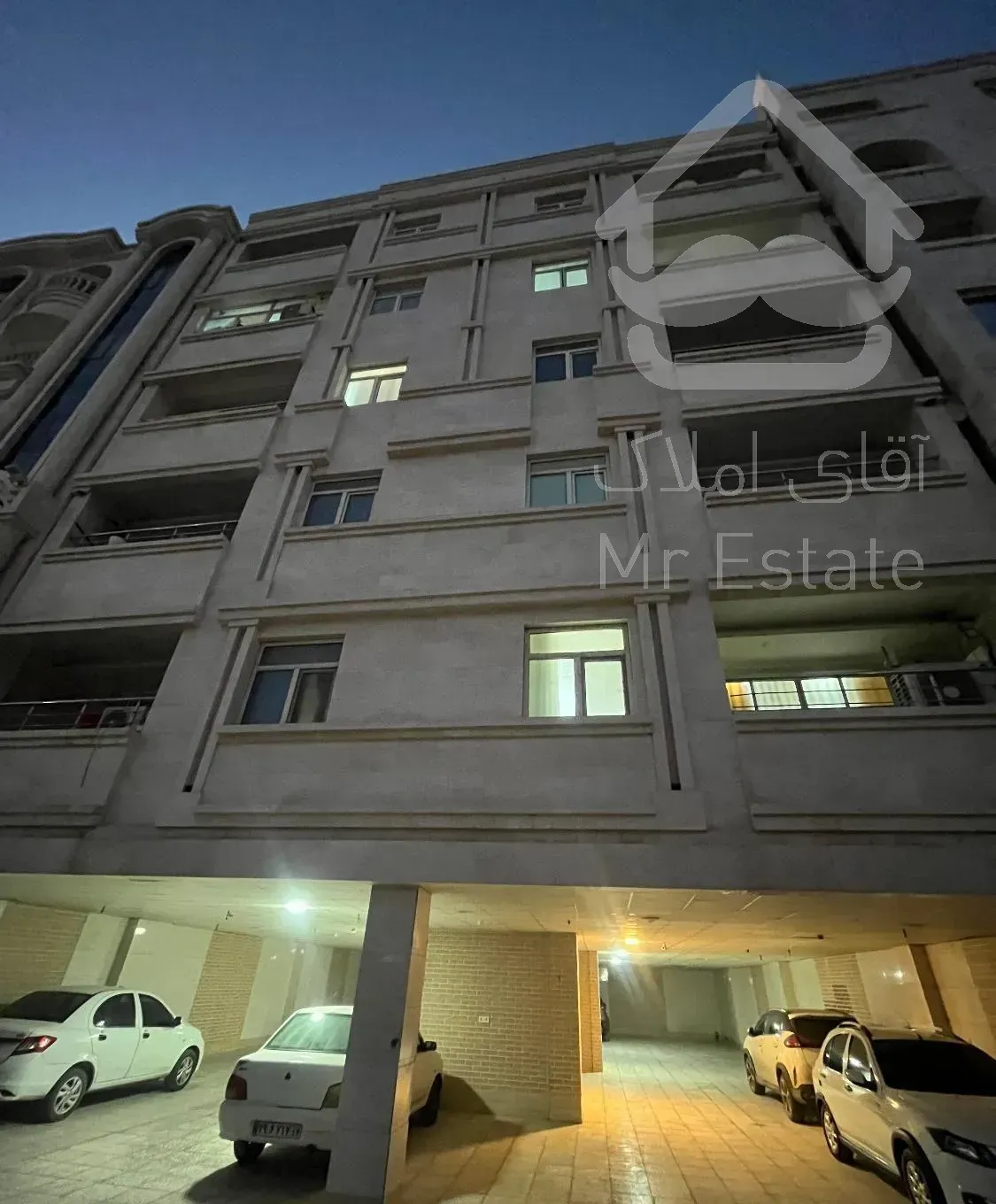 فروش فوری واحد ۱۵۷متری خ۴شهرک دانشگاه