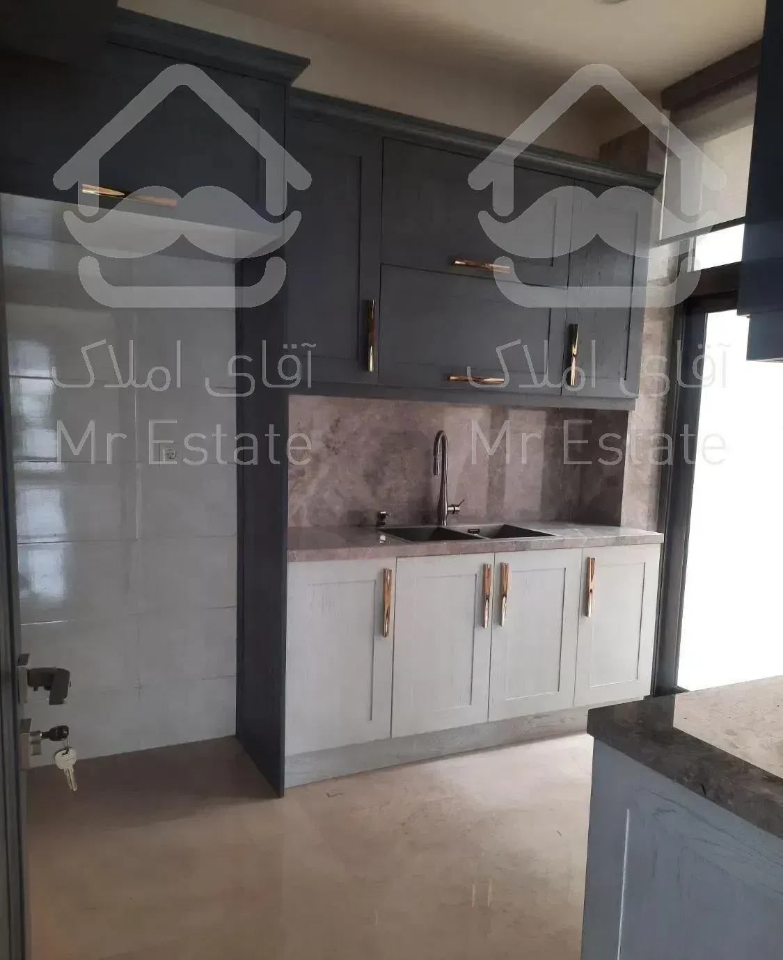 ۱۵۰متر موقعیت اداری ،کلید نخورده