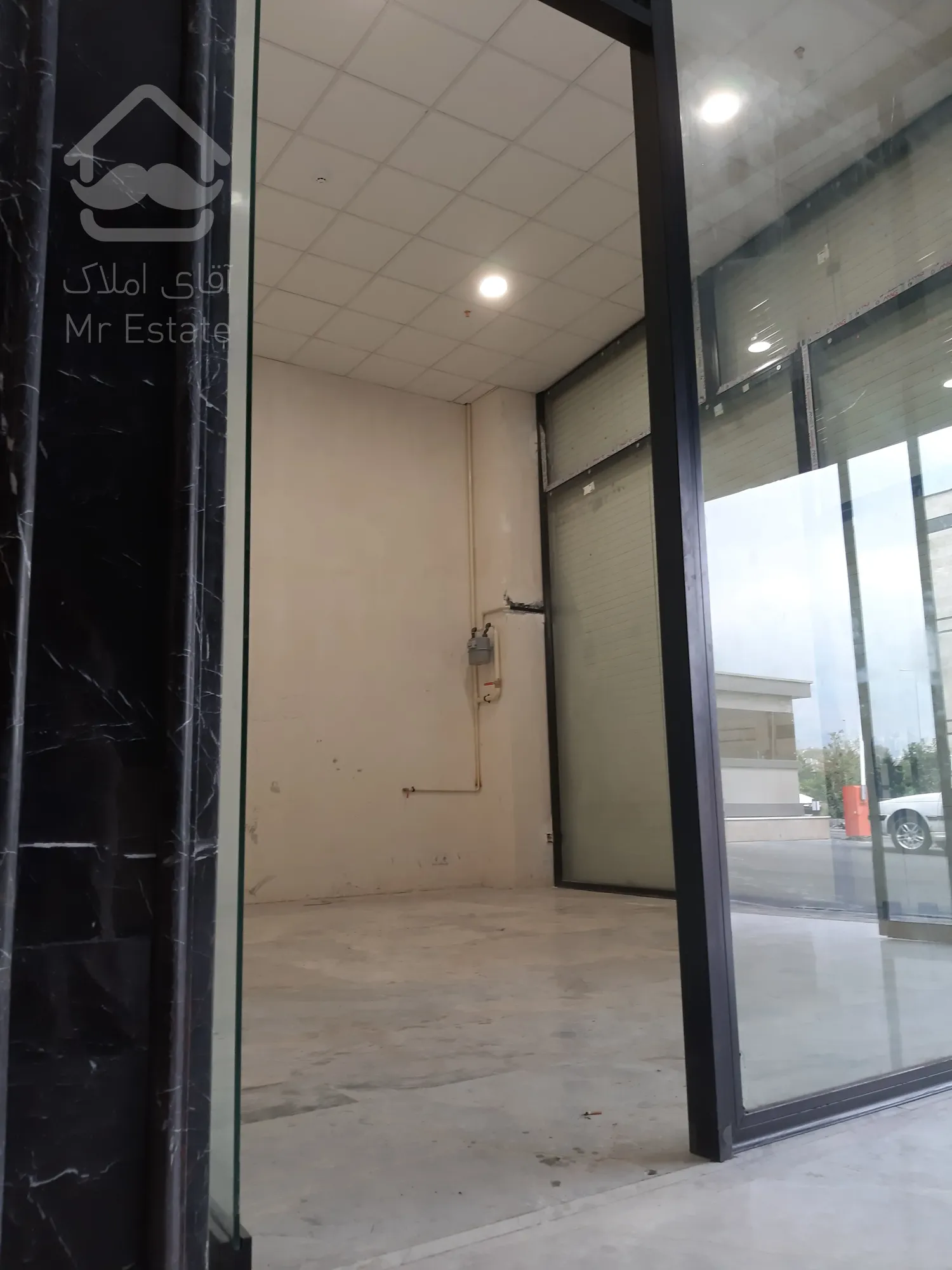 اجاره مغازه در رونیکا مال هروی 19 متر بر مترو حسین آباد