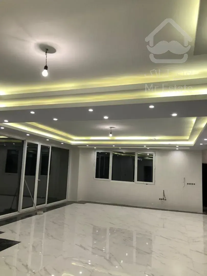 ٥٢٠ متر ويلا تريبلكس ٤ خواب استخر دار نزديك تهران