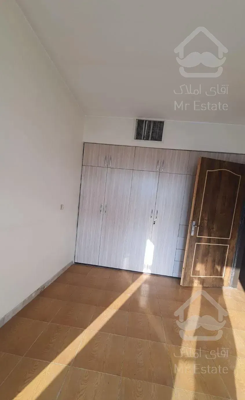 قلهک۱۲۰مترغرق نور۳طبقه دربست موقعیت اداری