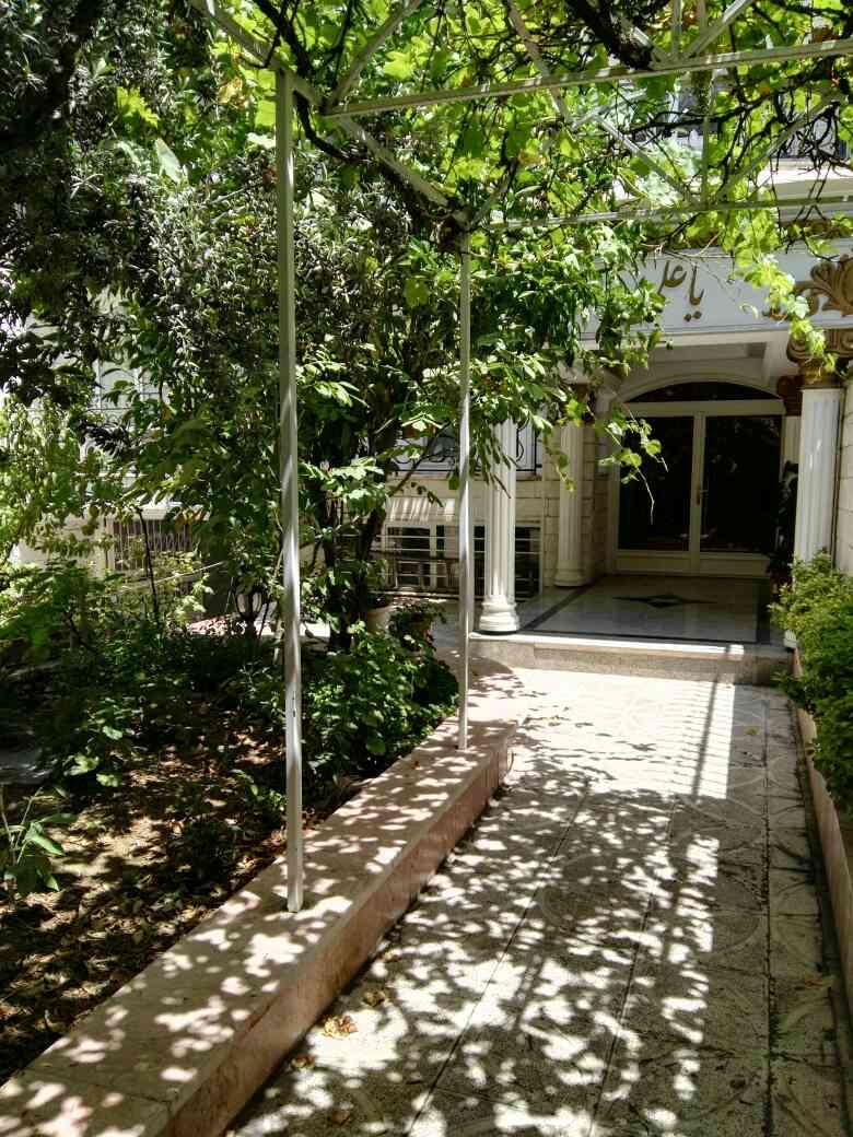 ۱۸۵ متر تکواحدی سه خواب فول کاشانی گلها