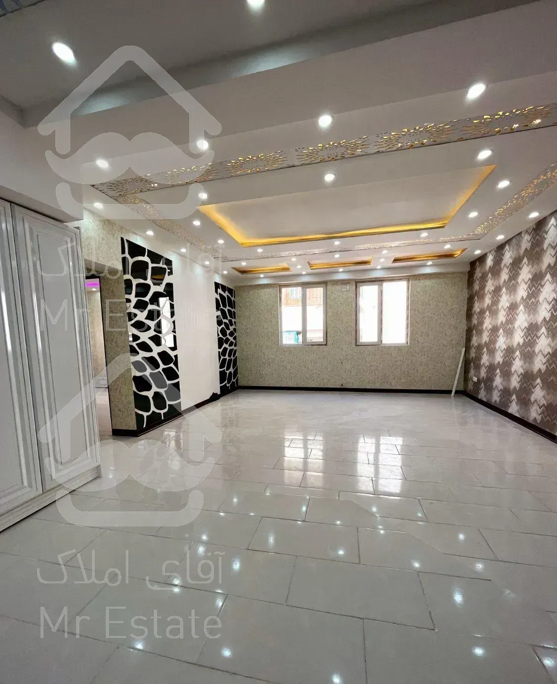 آپارتمان ۱۱۱ متری /فاز ۵/با  امکانات