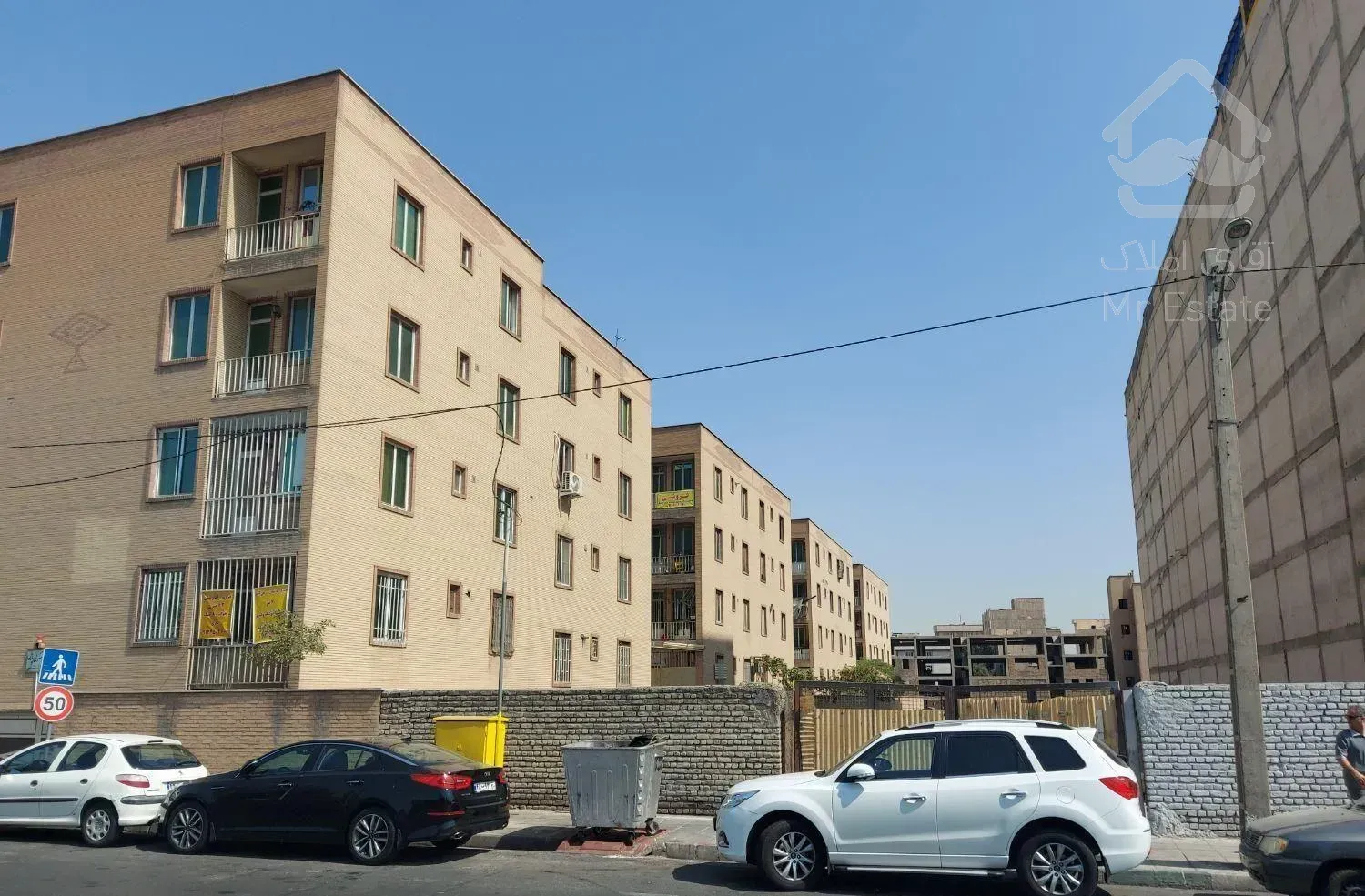 آپارتمان ۶۳ متری ط ۴ رو به پارک خزانه