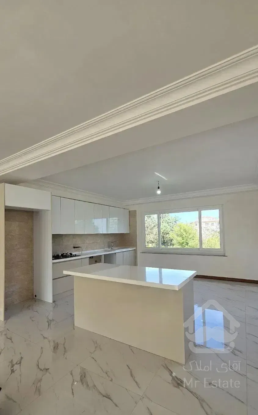 اجاره طبقه اول از دو طبقه روی پیلوت/لوکیشن برند