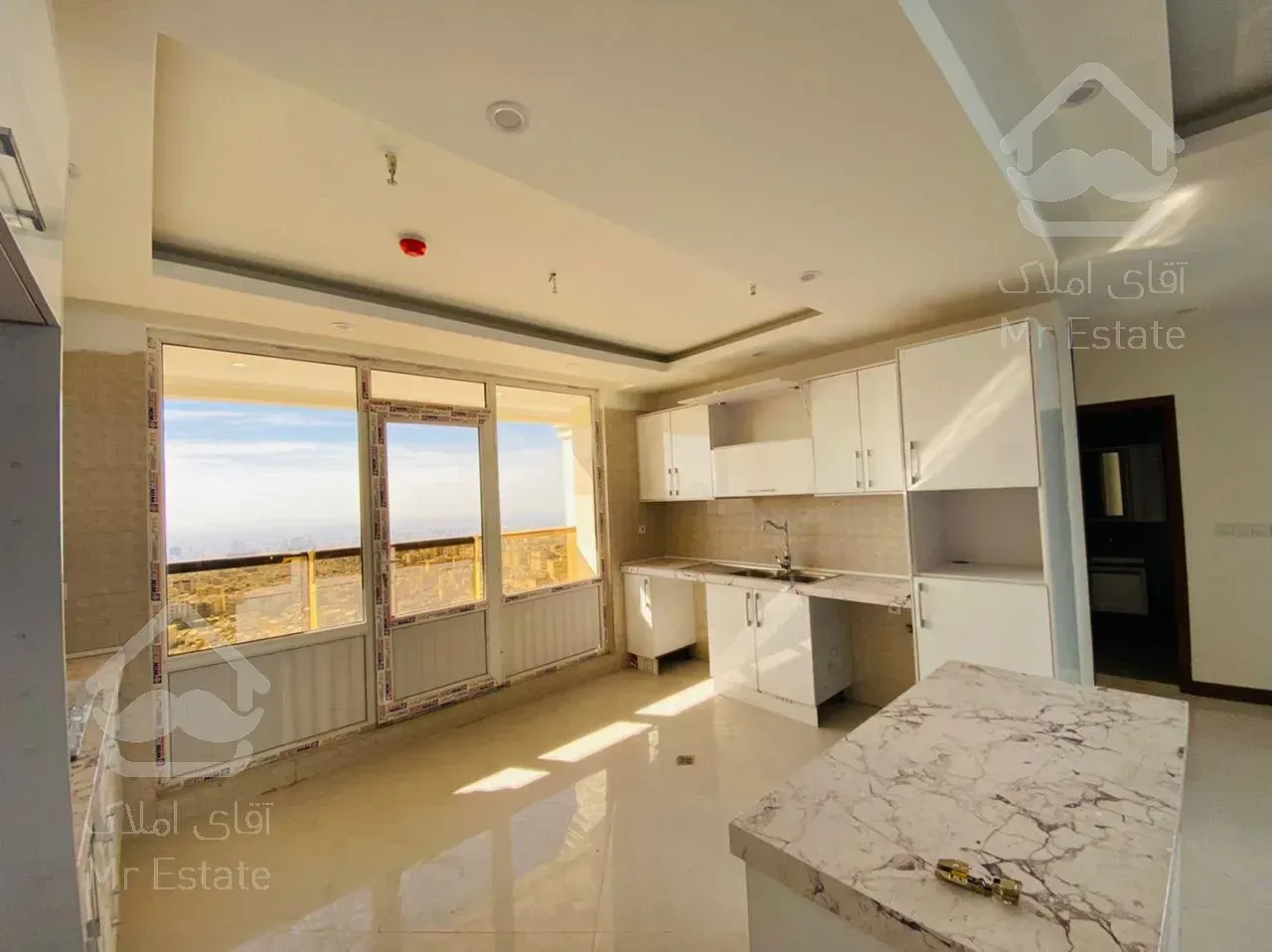 ۱۱۵ متر، ۲ نبش/ویو ابدی کل تهران/طبقه آخر/سرمایه گذاری